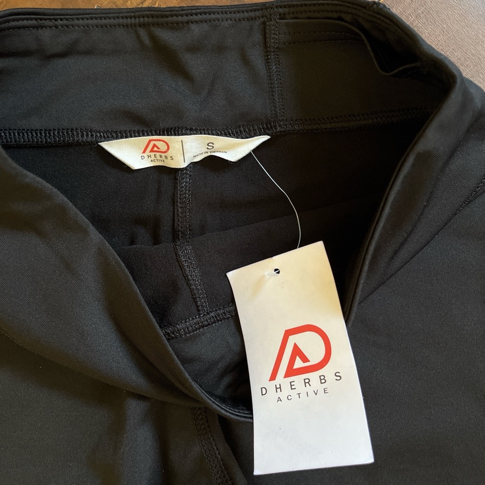 Woman’s Black Active Leggings *Bundle of 6* - Picture 5 of 7